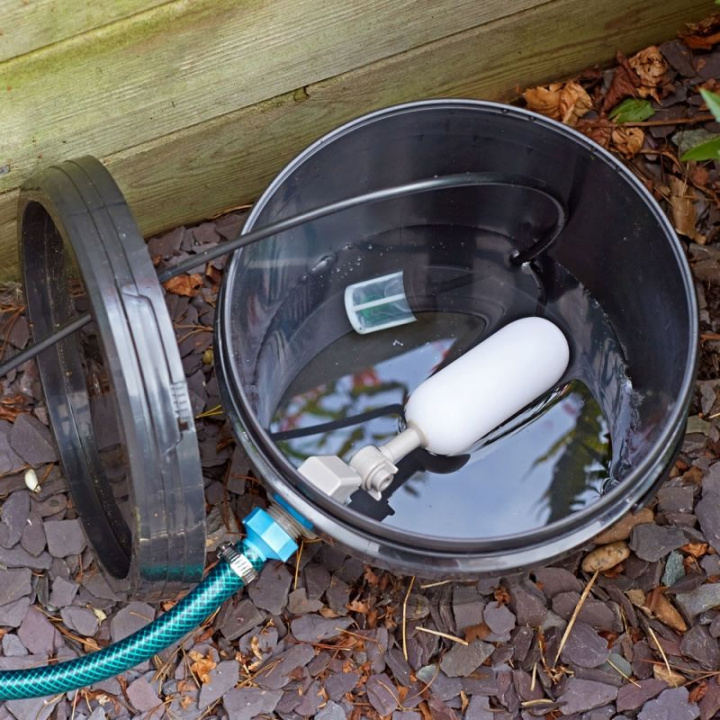 Floater-spand, Floater-spanden gør det muligt at bruge det solcelledrevne vandingsanlæg sammen med en slange tilsluttet vandhanen