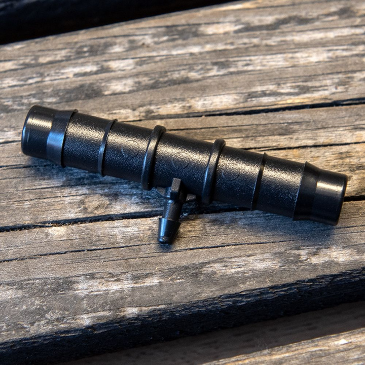 T-stykke adapter 13 mm-4 mm, T-stykke som gør det muligt at tilslutte en 4 mm slange til en 13 mm slange.